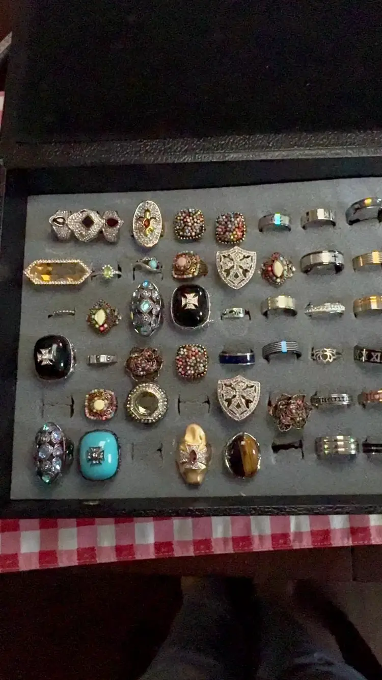 Hawaiian 🌺 Fashion Costume Rings 💎💍Lot Of 66.With Black Suitcase.