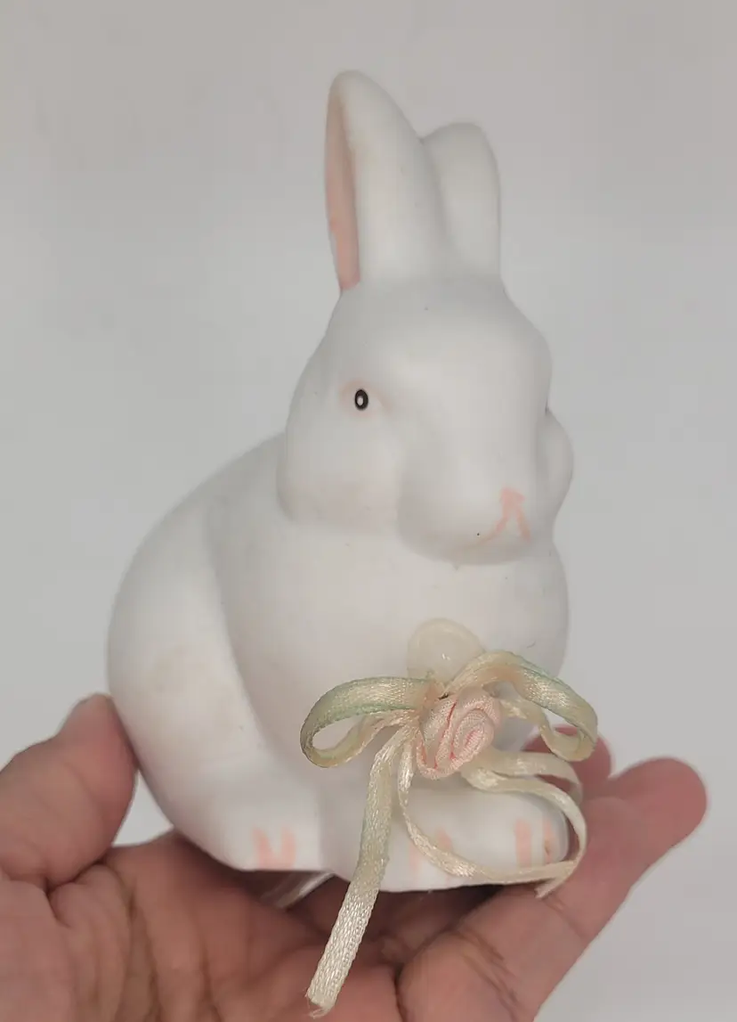 VTG White Ceramic  Bunny 4" tall