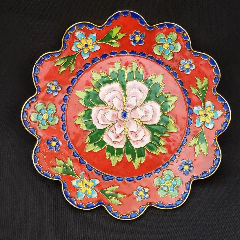 CLOISONNÉ Enameled Scalloped Flower Design Metal 6” Plate Colorful & unbranded