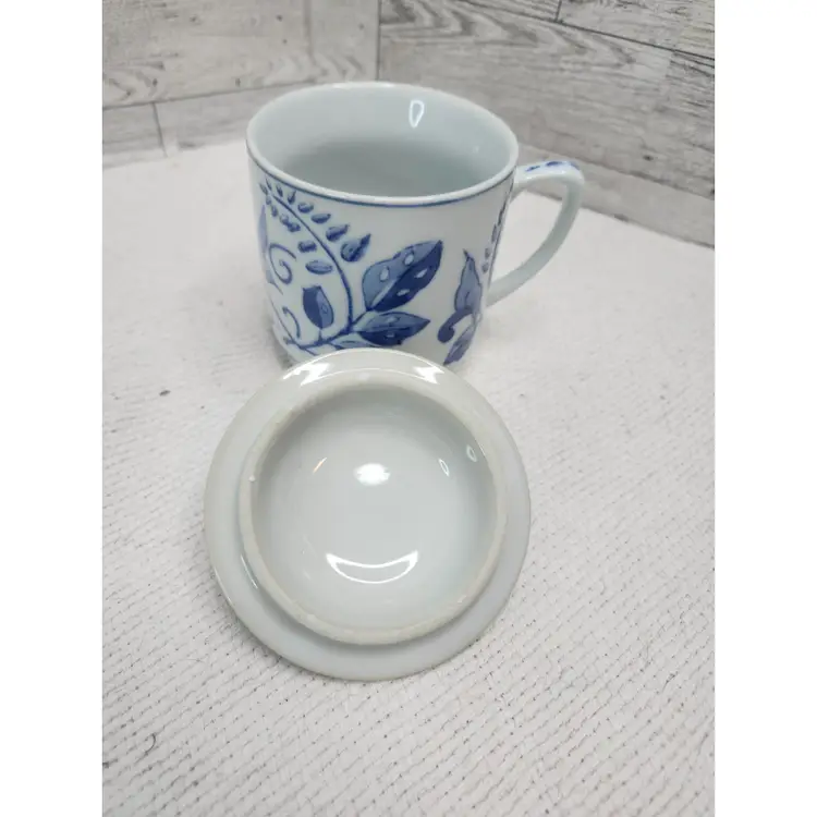Blue and White Floral Porcelain Tea Mug with Lid