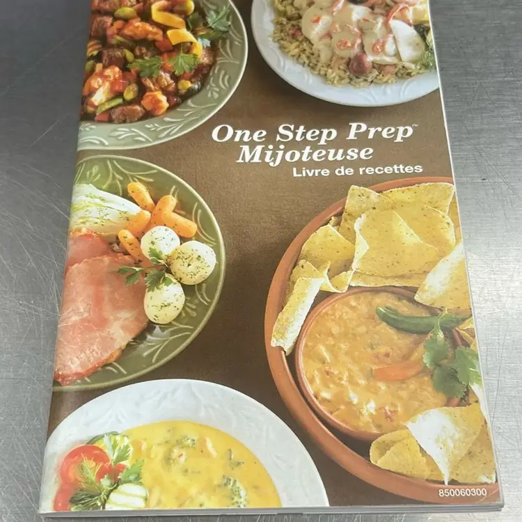 Easy Prep Slow Cooker Recipe Book - In English and French Languages