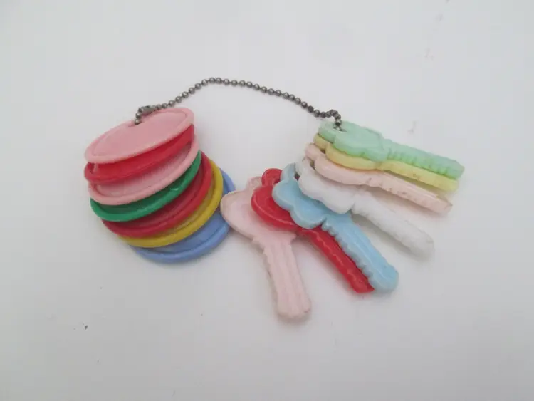 Set of 7 vintage teething rings and 7 keys - for display only