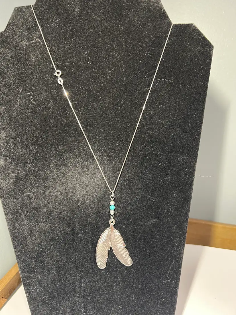 17” Sterling Silver Chain With Feather Pendant (Feather Unmarked Untested)