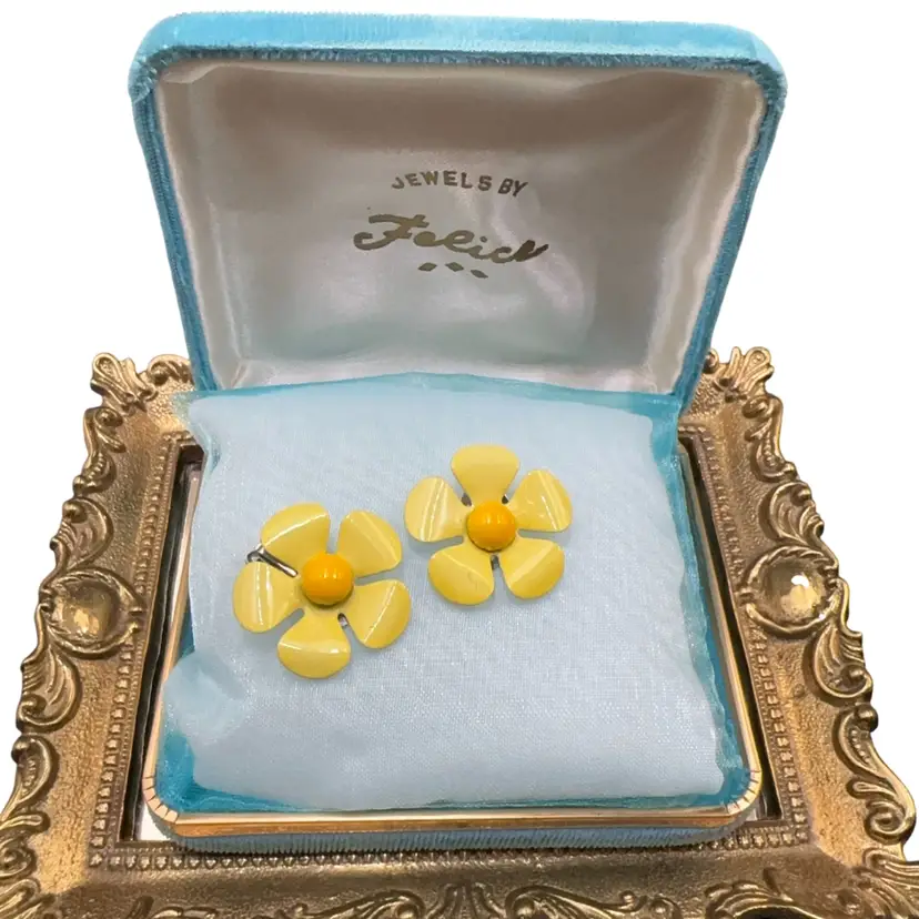 Vintage 1960S Men’s Century, Modern Yellow Enamel Daisy Clip On Earrings