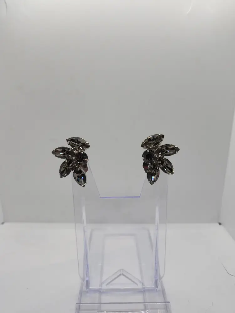 Elegant Vintage Smoke Gray Rhinestone Cluster Earrings – Sparkling Crystal Clip-Ons, Timeless Glamour