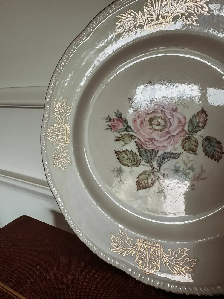 Homer Laughlin Queen Esther 22k gold design plate