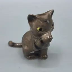 Hagen Renaker Thumb Sucking Brown and Black Tabby Cat - READ