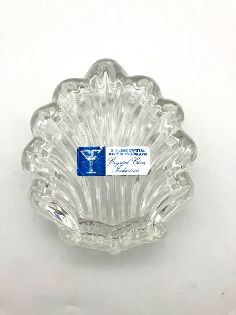 BIN - Crystal Clear Industries 24% Lead Crystal Scallop Shell Trinket Box 4”