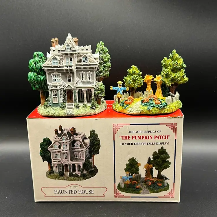 AH227 - Haunted House & AH227c Pumpkin Patch - 2001