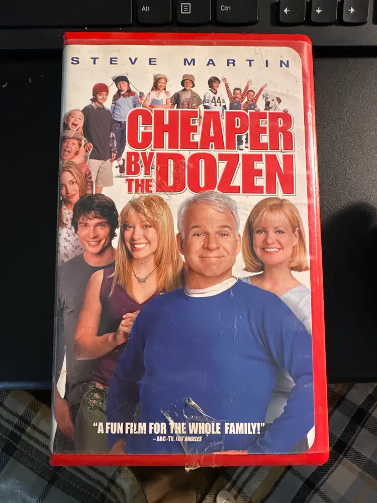 Nostalgic Family Fun! Cheaper by the Dozen (2003) VHS - Steve Martin Comedy