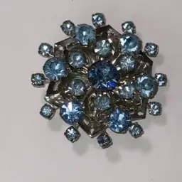 #28 Blue Cluster Broach