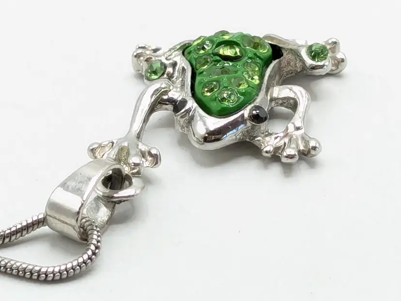 Green Bling Frog Pendant Rhinestone Necklace Silver Tone