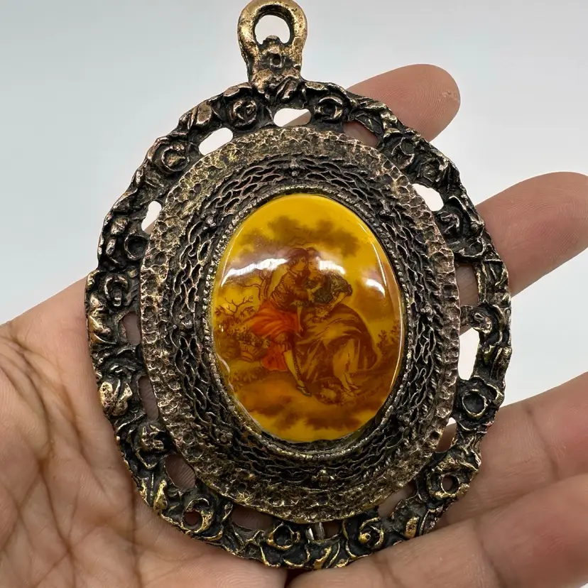 Fragonard Porcelain Limoges Courting Couple 24 K Gold Plated Wall Art Or Pendant