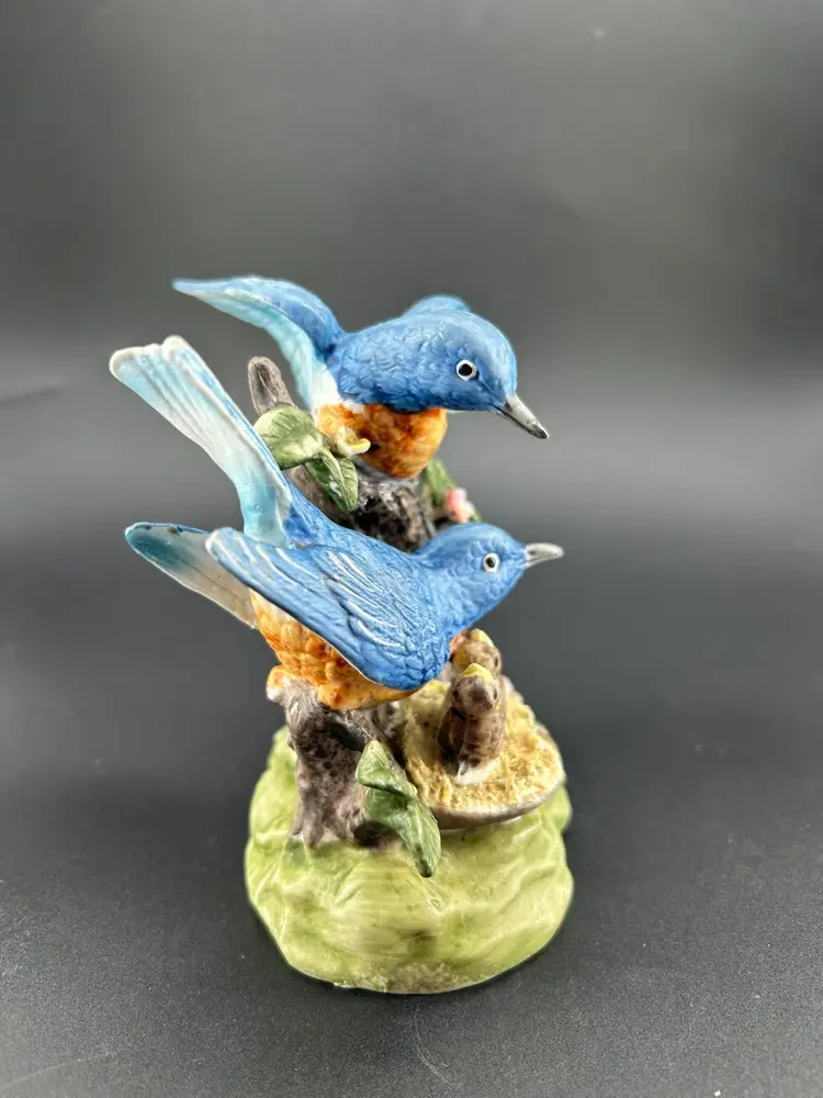 NORLEANS PORCELAIN BLUEBIRDS WITH CHICKS