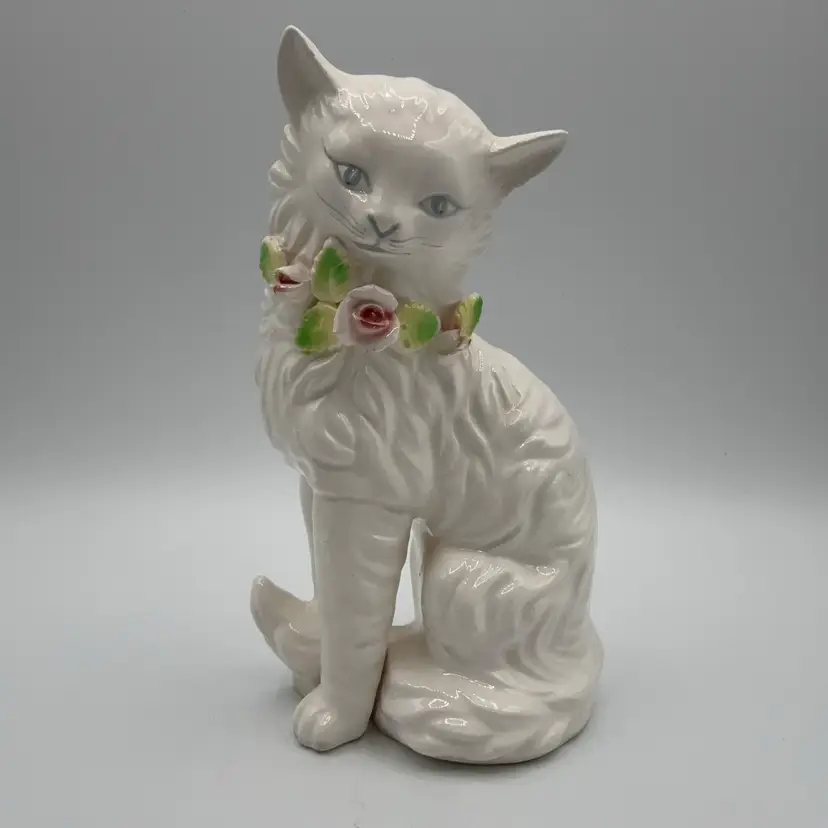 Tilso Japan Ceramic White Cat With Flowers