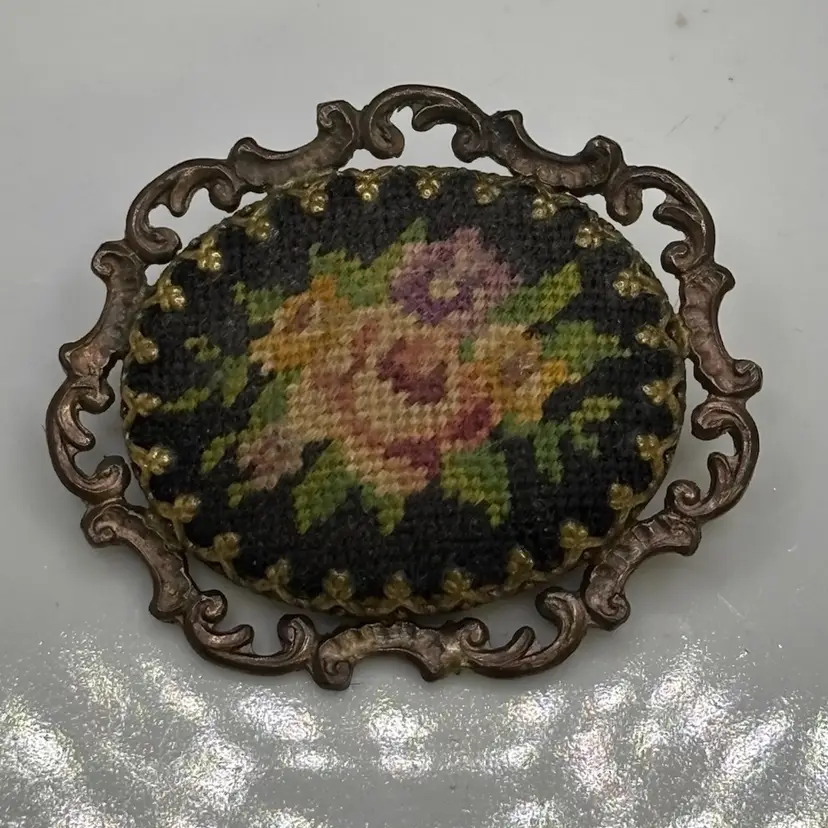 1940’s Embroidered Floral Cameo 1.5”