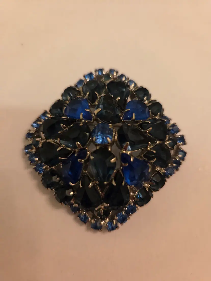 Vintage Silvertone Prong Set Blue Rhinestone Brooch