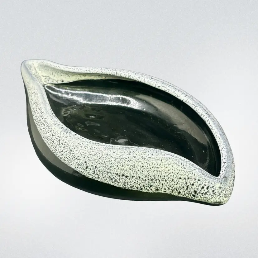 Vintage Beauce Pottery Dish Leaf Black & White Beauceware Canada #720 5”x9.5”