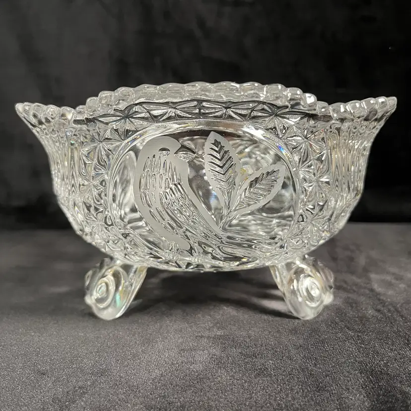 Hofbauer Byrdes Crystal 3-Footed bowl Scalloped Edge Bowl
