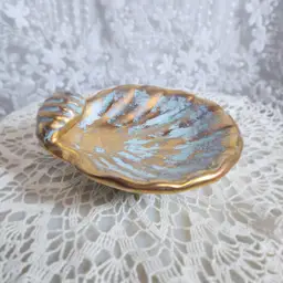Hollywood Regency Shell soap dish