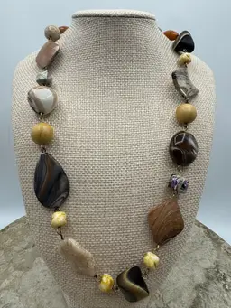 Vintage  Faux Swirl Stone Necklace