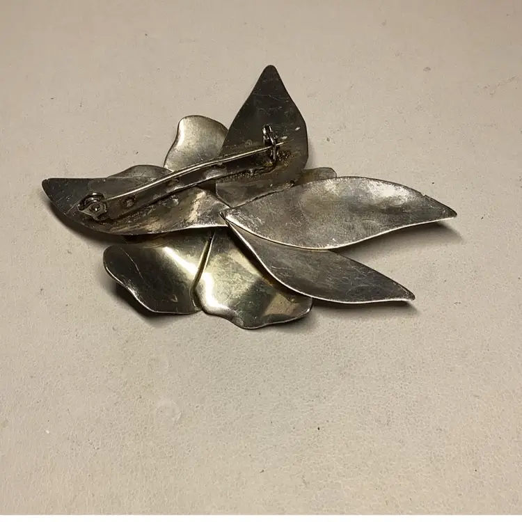 Green Enameled & Silvertone Flower Brooch 3”