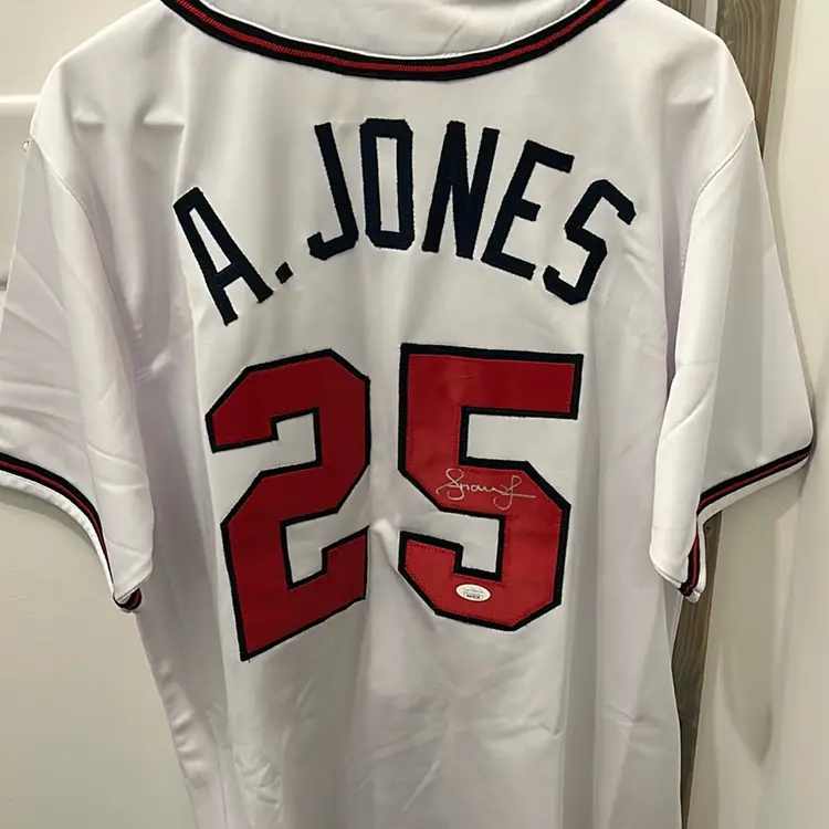 ANDRUW JONES AUTOGRAPHED CUSTOM JERSEY. JSA AUTHENTICATED.