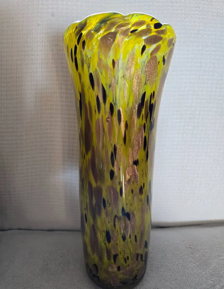 Stunning Hand Blown Art Glass Gold Flake Vase
