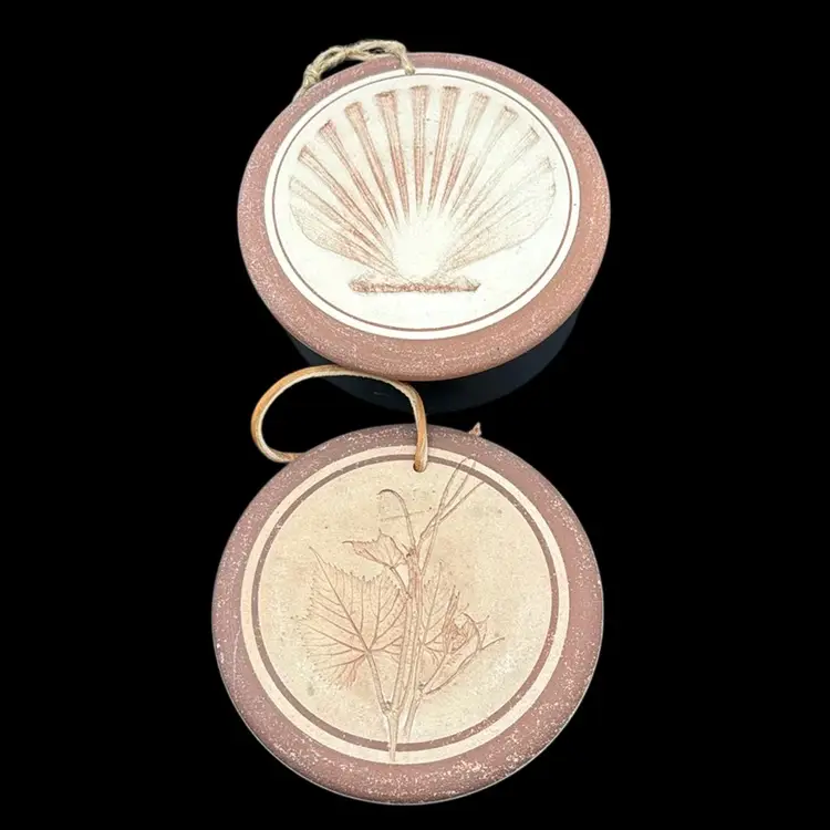 Art Pottery Botanical Imprint Earthen Ware Warmer/ Wall Plate 5” D No Noted Flaws