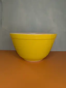 Pyrex Daisy 401 Yellow Mixing Bowl 1.5 qt