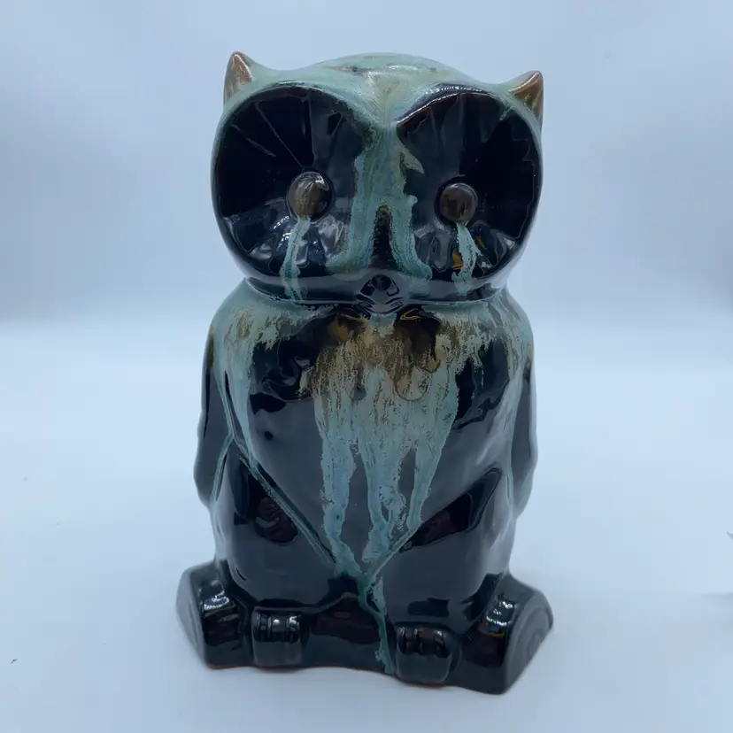 #2246 single Blue Mountain Pottery ceramic owl bookend with a distinctive glaze.