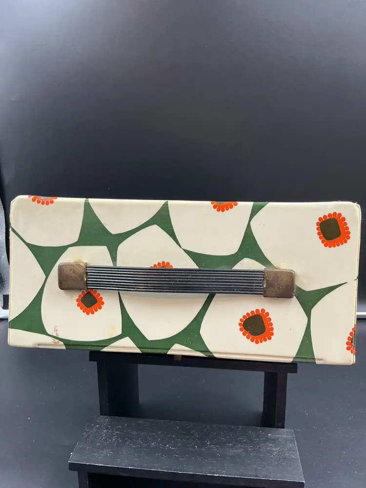 Cassette case retro design, nifty flowers, 12 slots inside