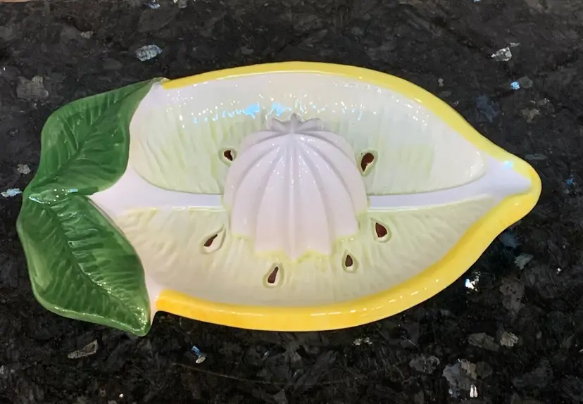 Ceramic Lemon Hand Juicer Reamer With Spout