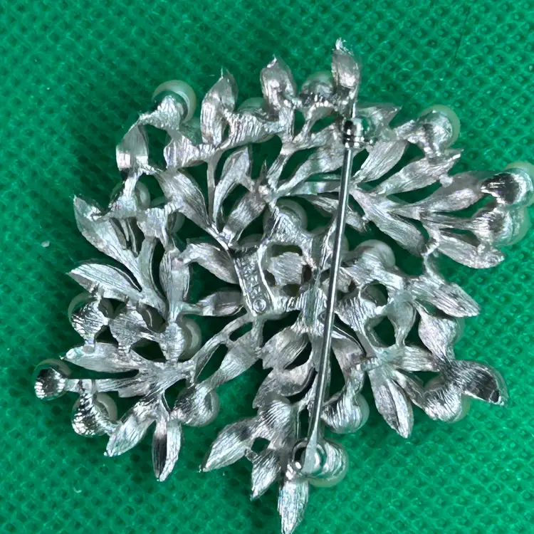 Lovely Vintage Crown Trifari Brooch