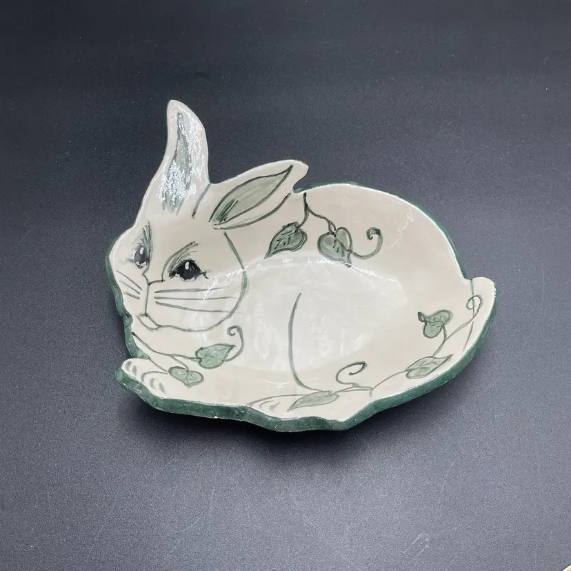 Lori Ellyn Hand Painted Pottery Bunny Rabbit with Ivy Bowl Signed