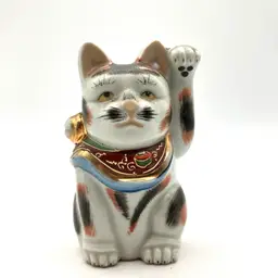 35 - Vintage / Antique Kutani Maneki-Neko Japanese Lucky Cat Signed