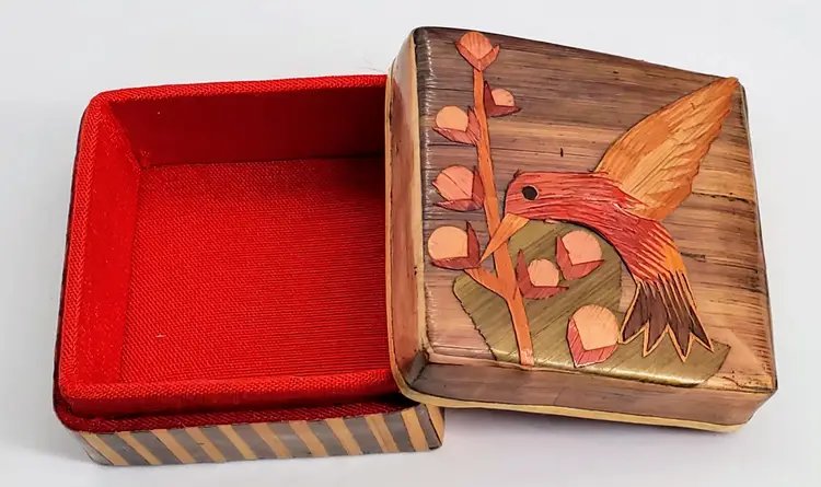 Chinese Hummingbird Hand Made Trinket Boxes Straw & Bamboo 2"