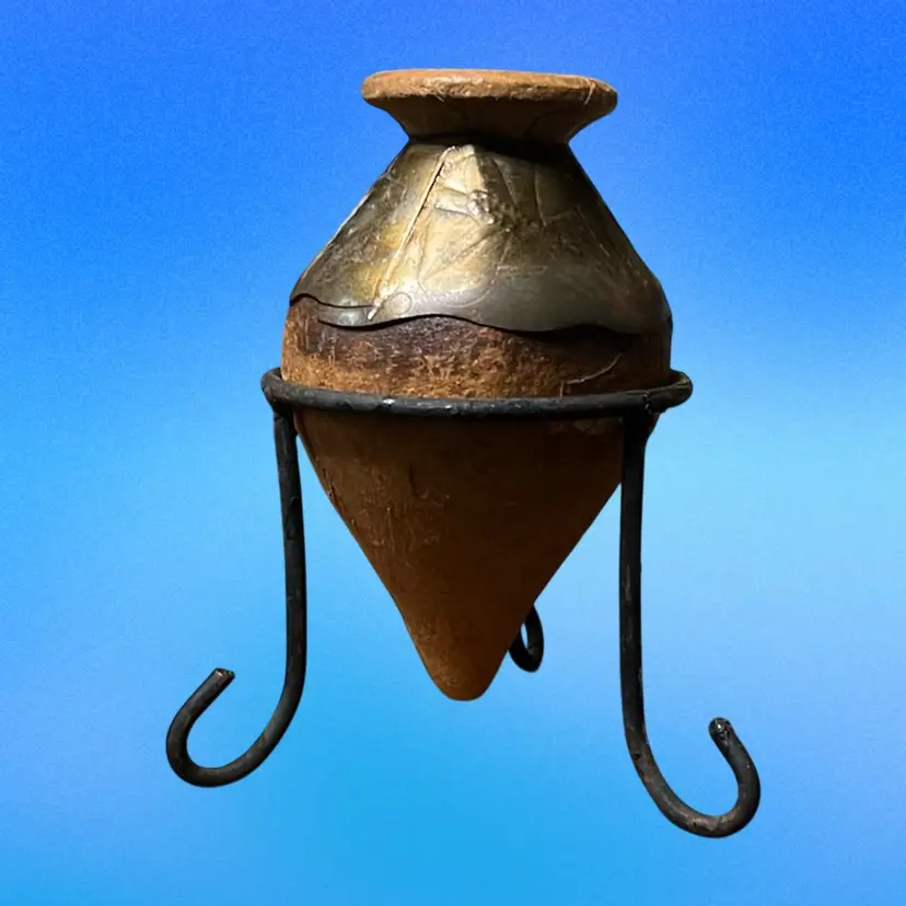 07. V - Shaped Terra Cotta Vase With Stand