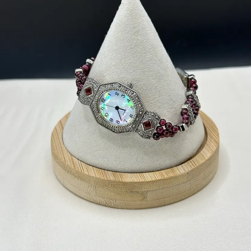 A037 - Avon Mother Of Pearl, Purple Bead Watch