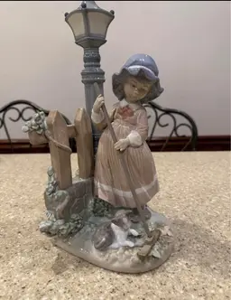 EUC Vintage Retired Lladro #05286 “Fall Cleanup" Porcelain Figurine