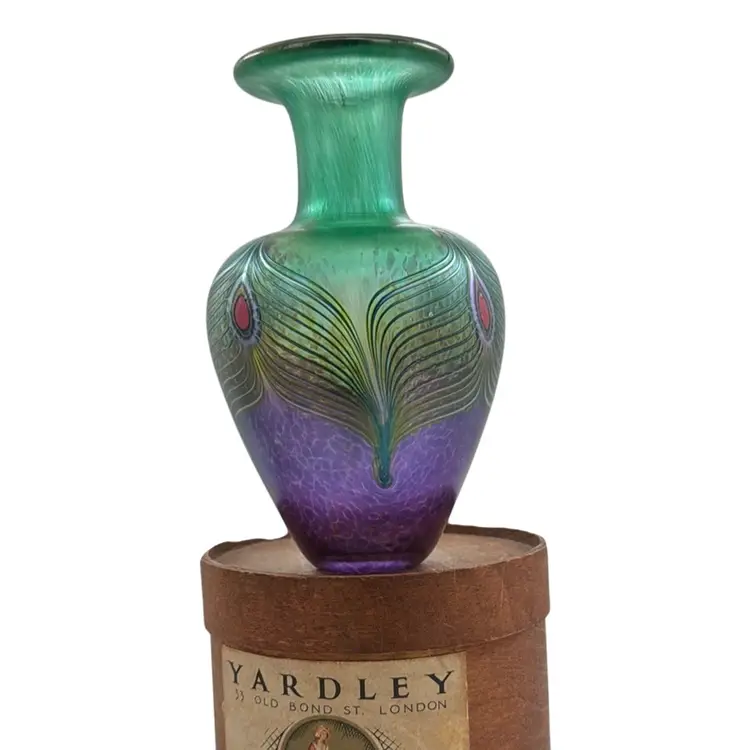 Robert Held Peacock 🦚 Pulled Feather Iridescent Handblown Glass Vase - The Colors!! Original Sticker & Signed “R Held” - 6”