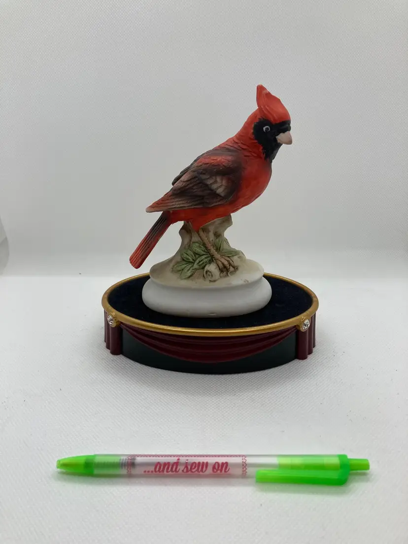 Ceramic Cardinal
Lefton figurine
head up KW395