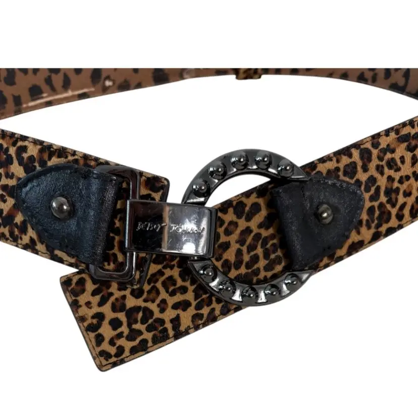 Betsy Johnson Y2K leather belt in leopard print.