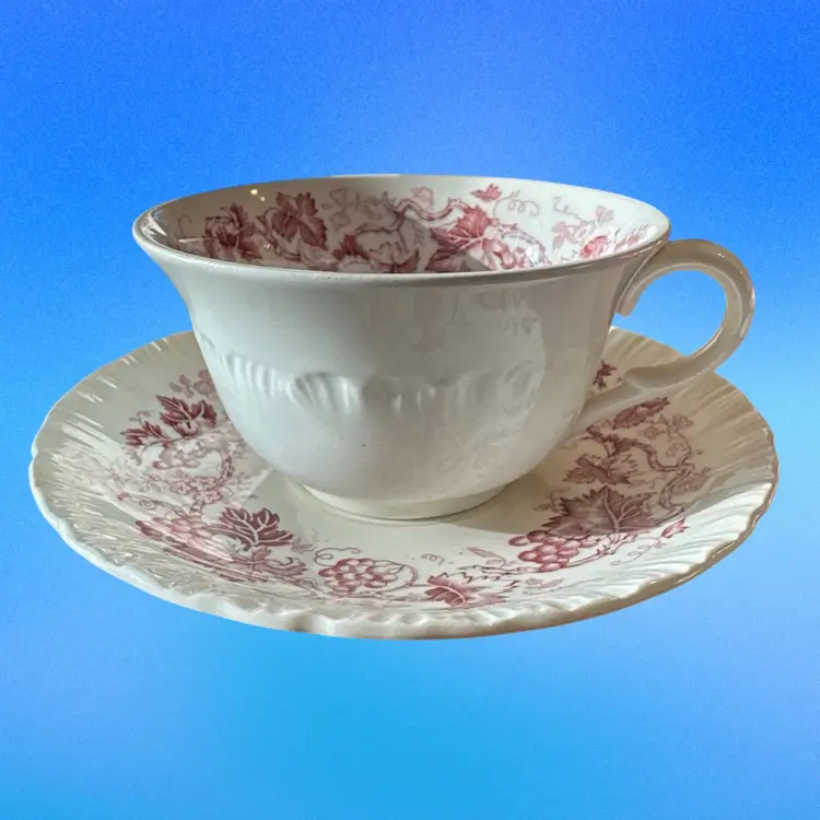 Wedgwood Old Vine Purple Mulberry Bone China 4 Tea Cups And 4 Saucers 1950’s