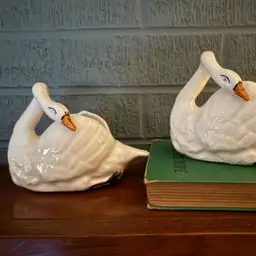 Vintage Ceramic Swan Planters – Pair of White Hand-Painted Mid-Century Japan Figurines