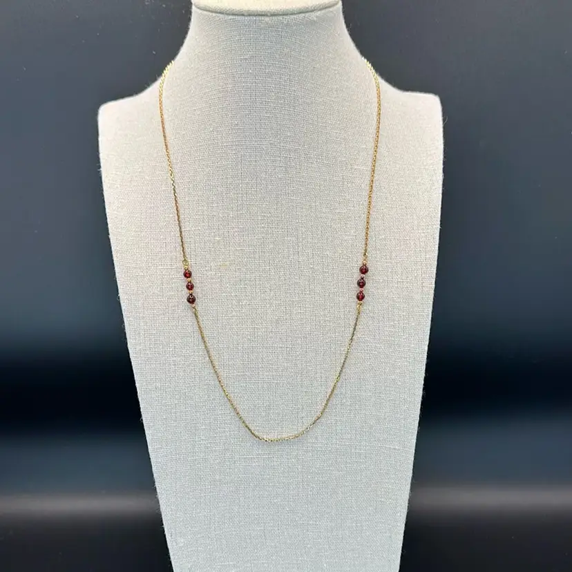 A026 - Avon Dainty Red Bead Necklace
