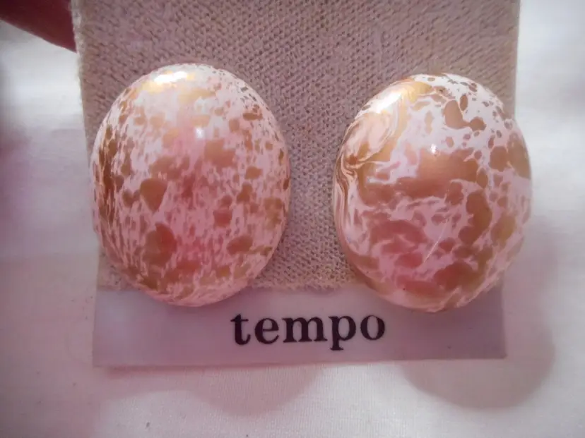 New Vintage clip on earrings gold with pink base costume jewelry Unused