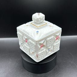 Westmoreland Diamond And Daisy Milk Glass Hand Painted Gold Gild Squat Pedestal Lidded Wedding Box 4” X 4” X 6” Stamped No Noted Flaws