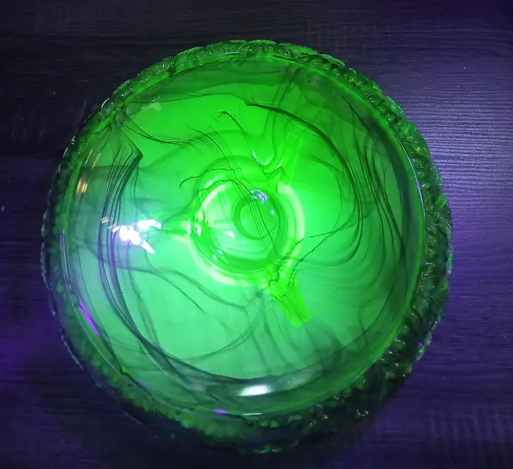 Vintage Walther & Sohne Topaz-Violet Cloud Glass Centerpiece Bowl Uranium Glass