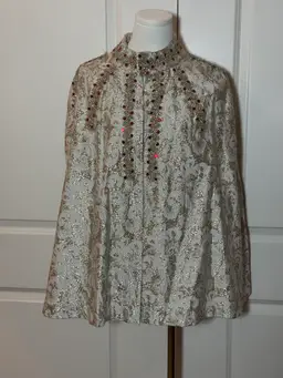 O20.  Cape - Stunning statement Piece